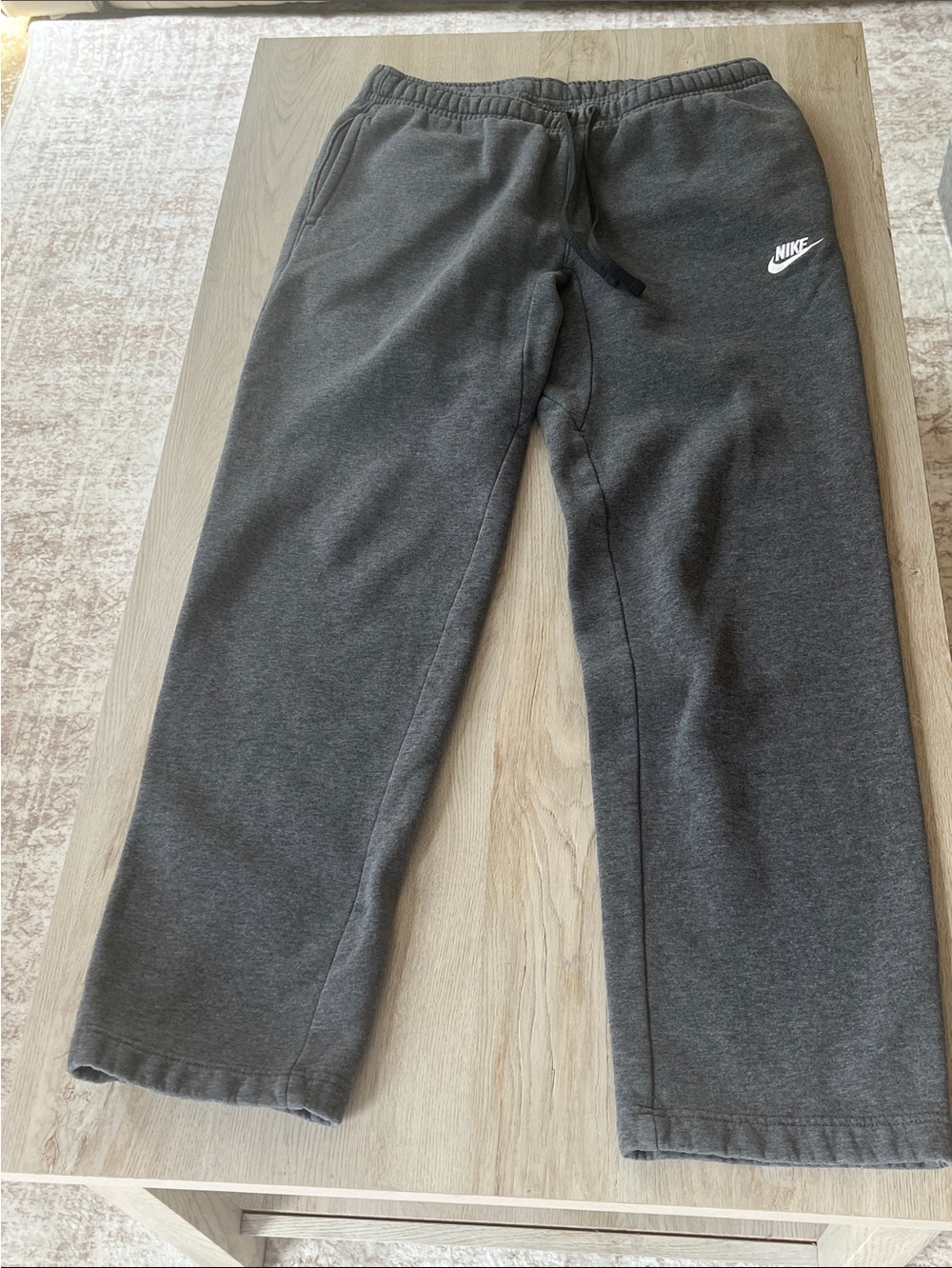 Nike Gray Sweatpants Size Medium Fleece Lined Drawstring Athletic Lounge